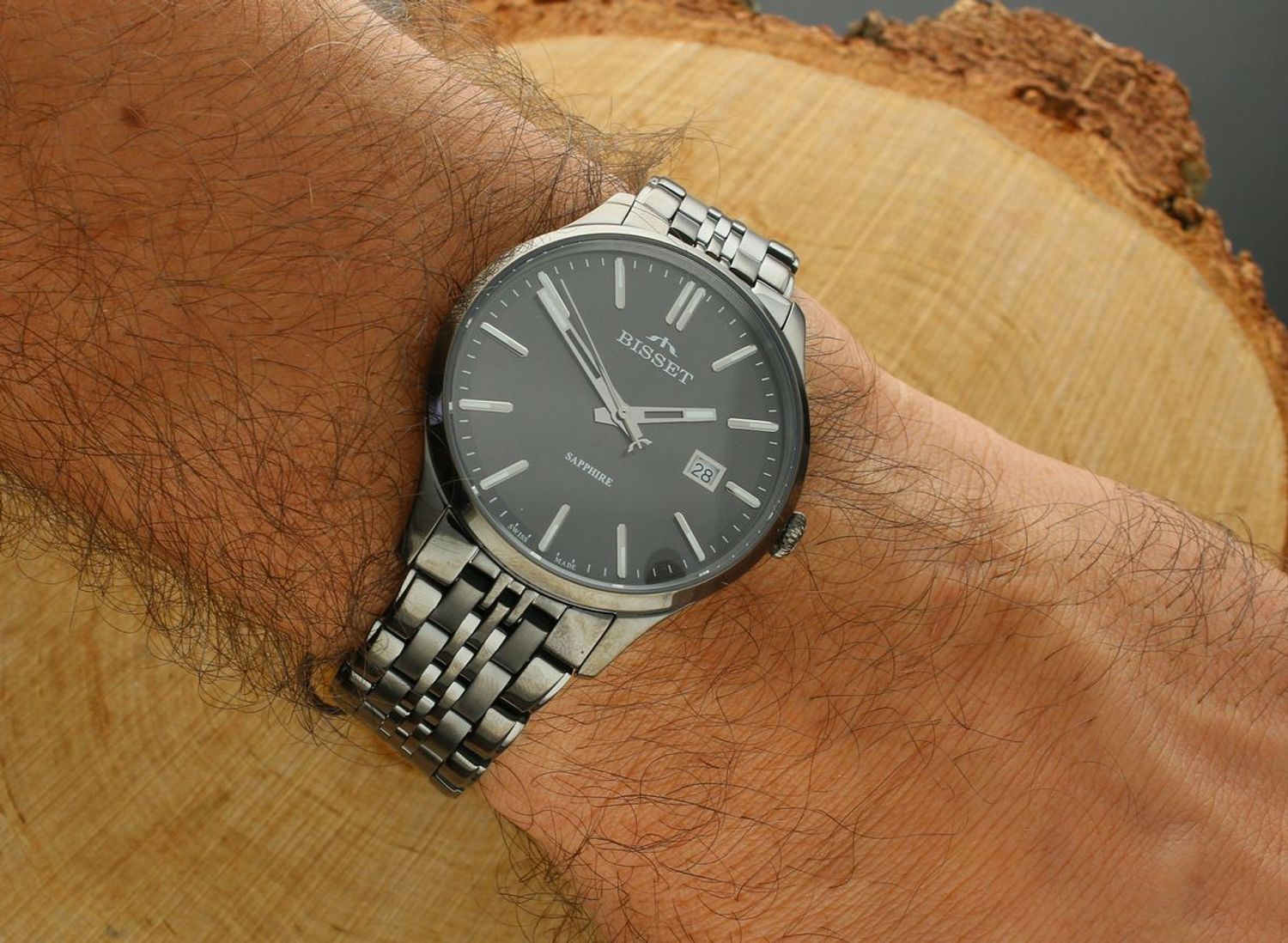 Klasyczny zegarek Bisset BIS090 BSDF38 Swiss Made. Mechanizm kwarcowy, tarcza czarna, szafirowe szkiełko, stalowa koperta i bransoleta grafitowa, wodoszczelność 1.jpg